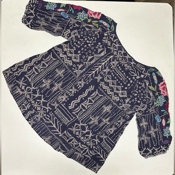 Johnny Was Trista Blouse Relaxed Fit Embroiderer Size Small EUC - Picture 3 of 12